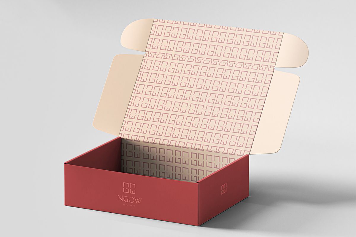 Jewelry Packaging Ideas-Open REFT box with the pattern and a logo - Custom Jewelry Box Packaging