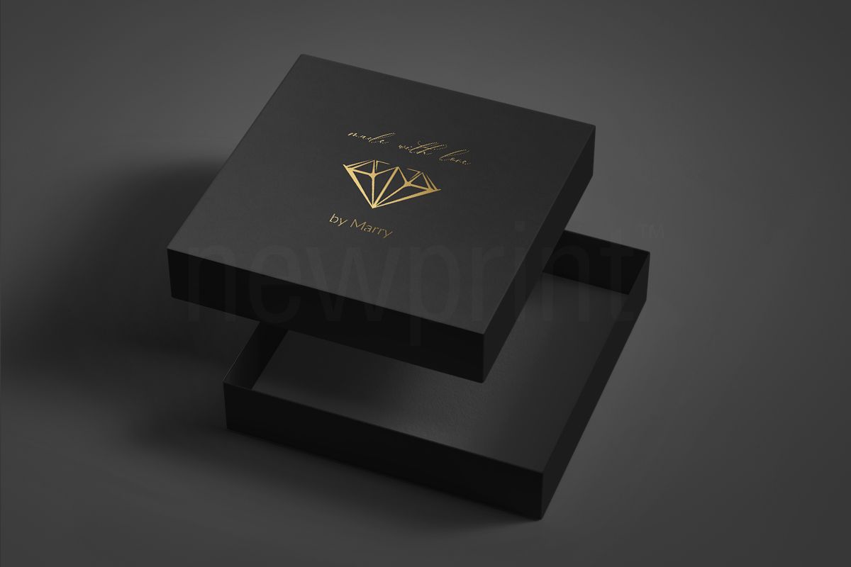 packaging colour - Luxurious black gift box for jewelry packaging with a golden logo on the lid.