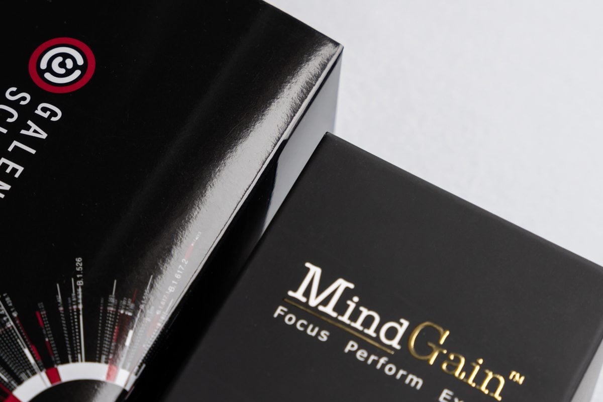Image illustrating how to choose the right paper for your printing project showing two boxes, one made of glossy and one of uncoated paperboard next to each other.